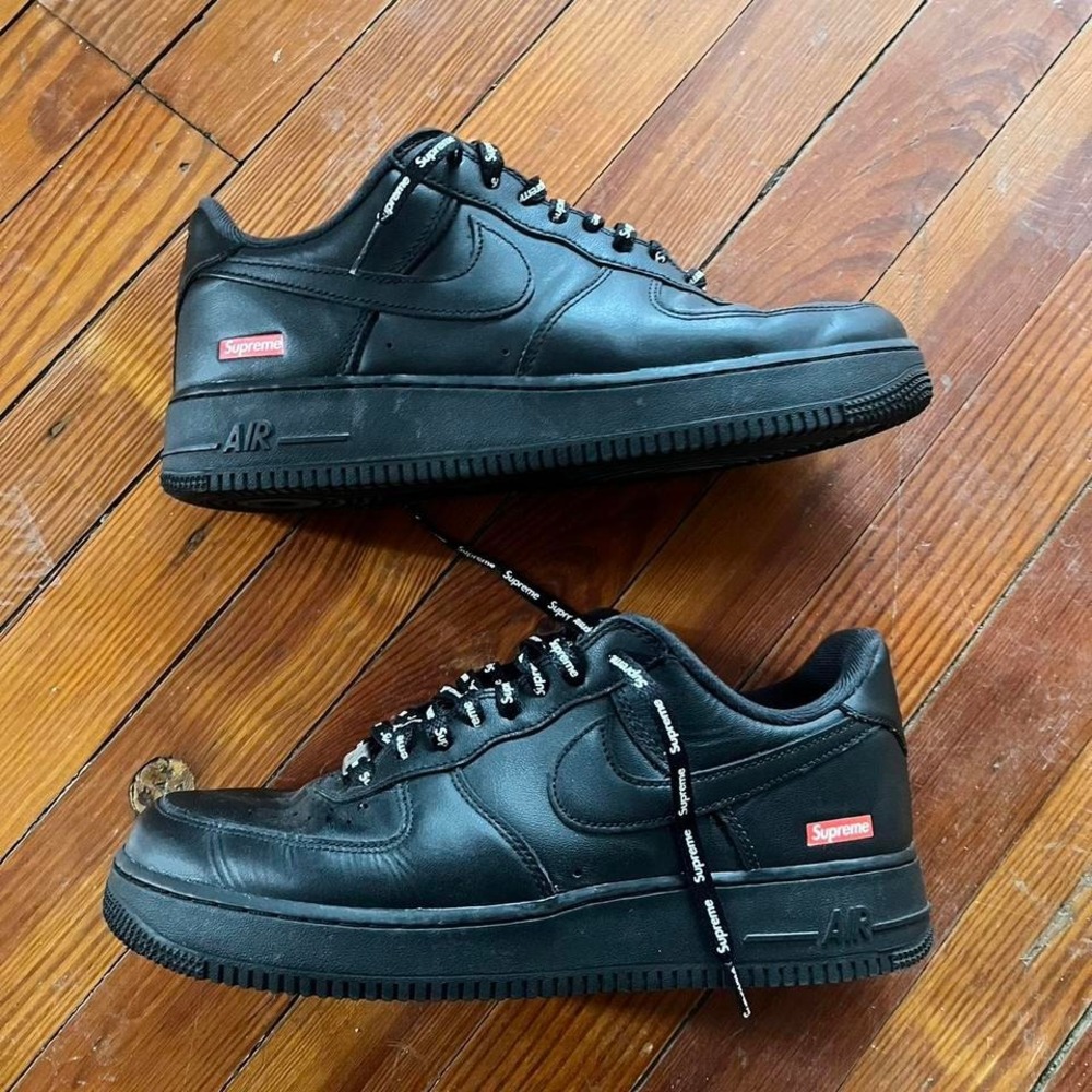 Nike Supreme Black Air Force one size 9.5